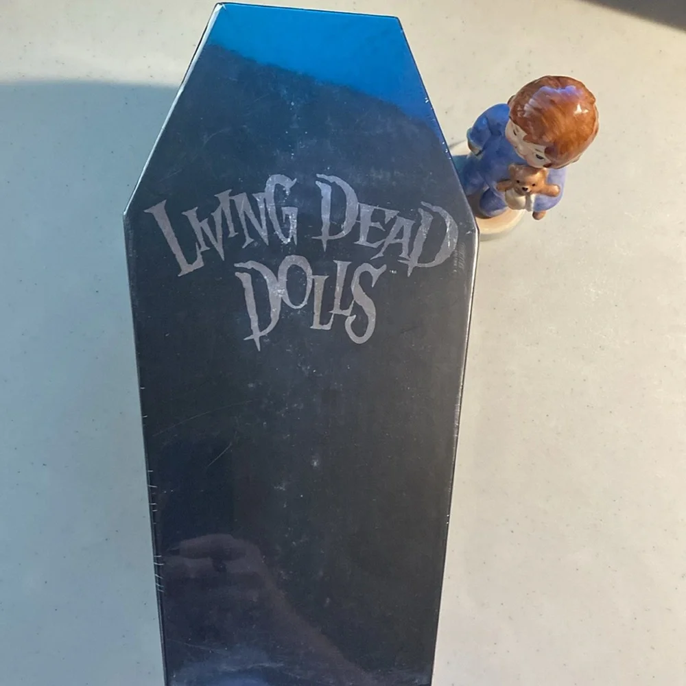 Living Dead Dolls The Madame